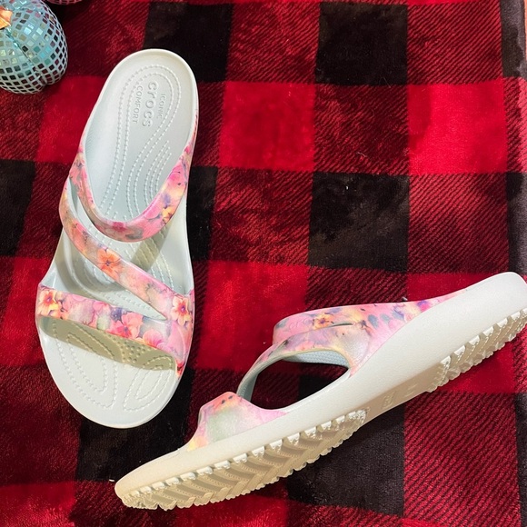 Crocs Women Multicoloured Printed Kadee II Dream Slip-On, Size 11 - Picture 15 of 16